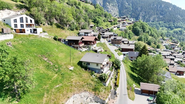 Terrain de construction ensoleillé pour maison avec 2 appartements 3