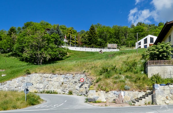 Terrain de construction ensoleillé pour maison avec 2 appartements 8