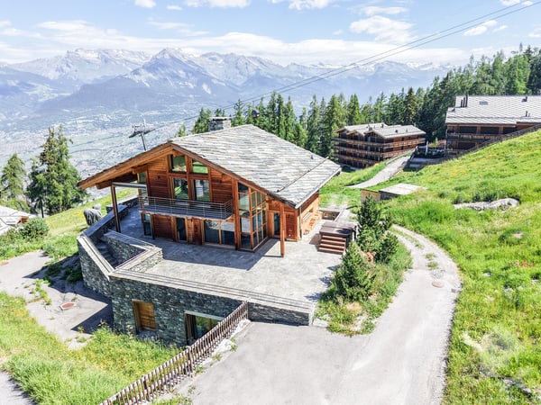 Magnifique chalet de grand standing directement sur les pistes de ski 1