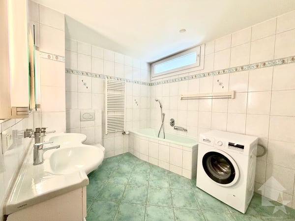 Appartement traversant de 115 m2, garage box, parc, cave et galetas ! 7