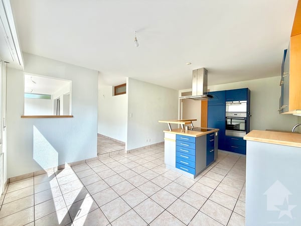 Appartement traversant de 115 m2, garage box, parc, cave et galetas ! 3