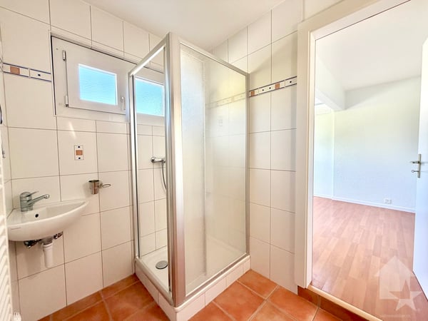 Appartement traversant de 115 m2, garage box, parc, cave et galetas ! 11