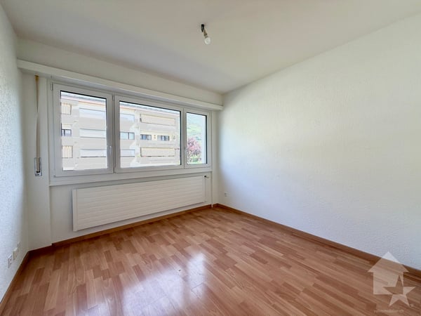 Appartement traversant de 115 m2, garage box, parc, cave et galetas ! 10