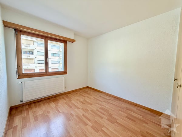 Appartement traversant de 115 m2, garage box, parc, cave et galetas ! 9