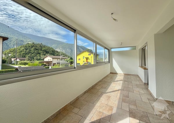 Appartement traversant de 115 m2, garage box, parc, cave et galetas ! 2