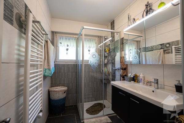 Spacieuse villa rénovée au centre de la vallée, vendable aux étrangers 9