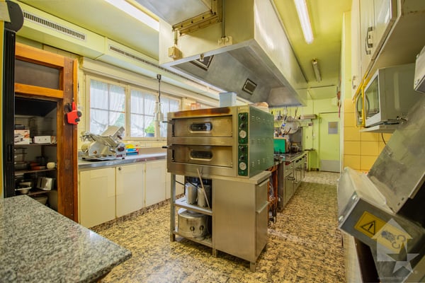 Immeuble mixte avec activités en cours - Le Châtelard (VS) 5