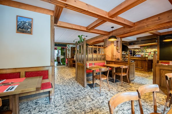 Immeuble mixte avec activités en cours - Le Châtelard (VS) 2