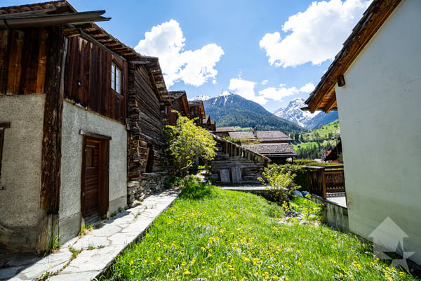 Chalet comprenant deux duplex indépendants avec grange aménageable 2