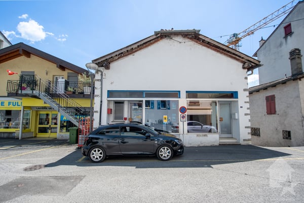 Deux locaux commerciaux au coeur de Fully 9