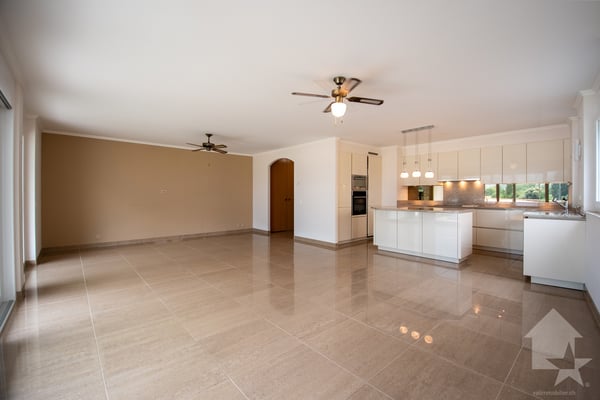 Spacieux appartement traversant dans les bains de Saillon 4