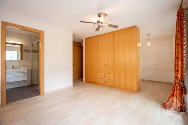 Spacieux appartement traversant dans les bains de Saillon 10