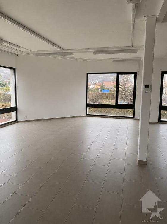 A louer, grande surface de 268 m2 - zone commerciale Conthey 3