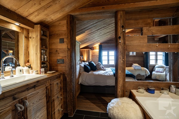 Chaleureux chalet avec cachet et vues exceptionnelles 13