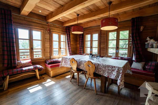 Chaleureux chalet avec cachet et vues exceptionnelles 7