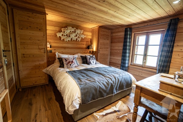 Chaleureux chalet avec cachet et vues exceptionnelles 11