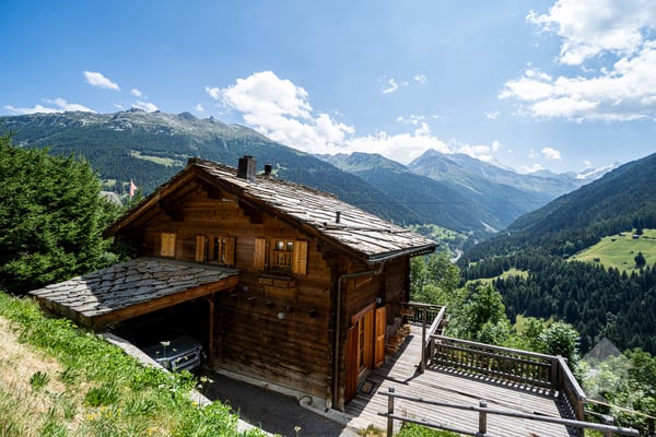 Chaleureux chalet avec cachet et vues exceptionnelles 2