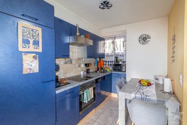 Maison villageoise avec duplex 3.5 pièces de 90 m2 et local commercial 5