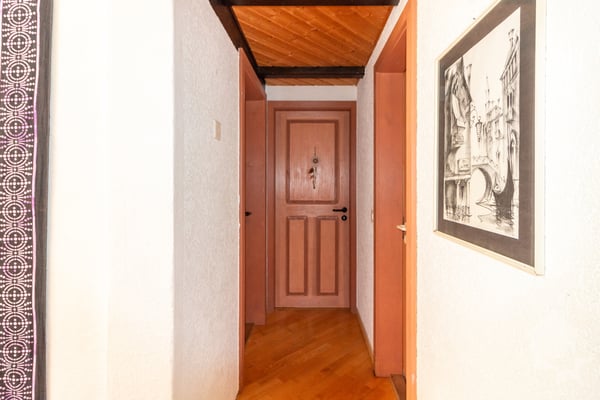 Chalet de caractère de deux appartements avec vue et situation idéale 12