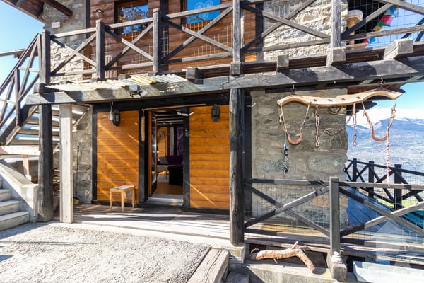 Chalet de caractère de deux appartements avec vue et situation idéale 7