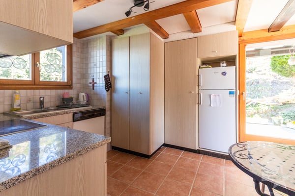 Chalet de caractère de deux appartements avec vue et situation idéale 11