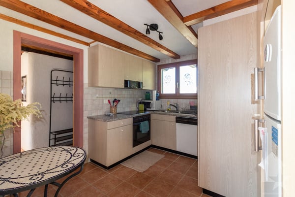 Chalet de caractère de deux appartements avec vue et situation idéale 10