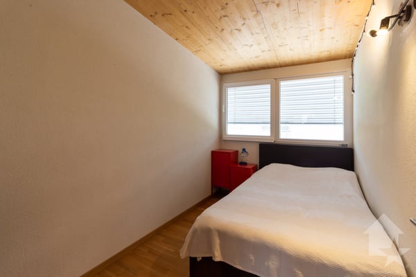 Charmant attique 5.5 pièces avec terrasse 12
