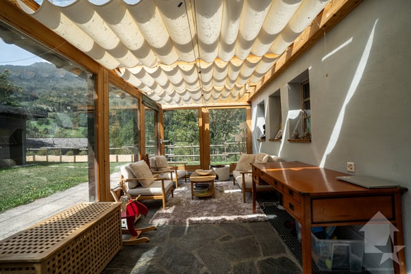 Spacieux chalet de caractère avec belle véranda et magnifique jardin 7