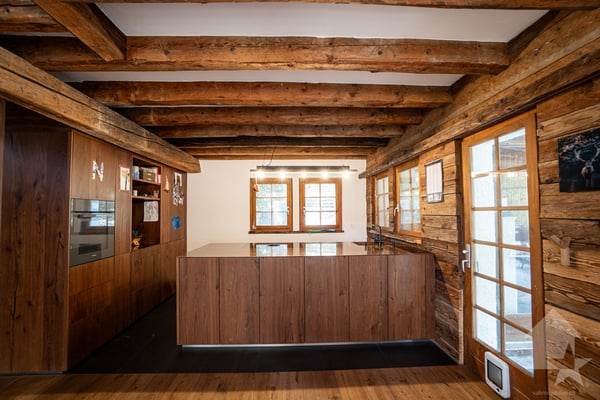 Spacieux chalet de caractère avec belle véranda et magnifique jardin 4