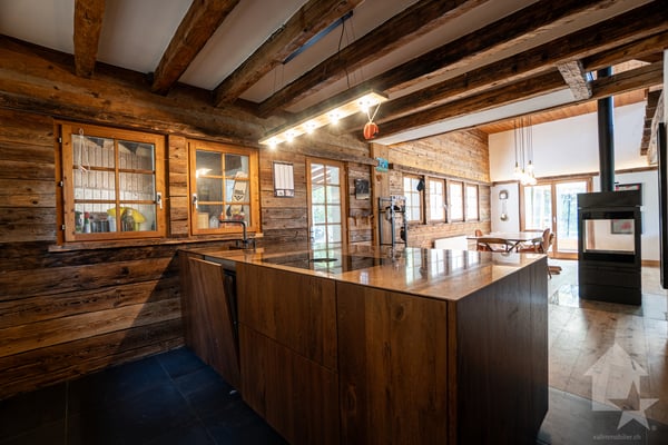 Spacieux chalet de caractère avec belle véranda et magnifique jardin 3