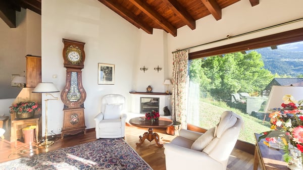 Chalet avec piscine extérieure à Randogne 11