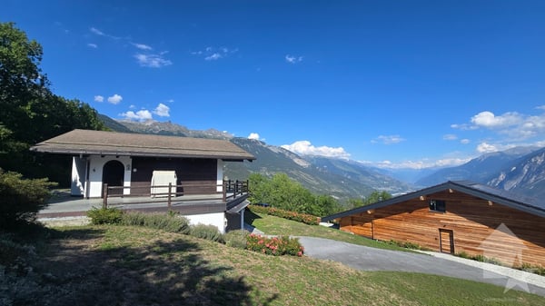 Chalet avec piscine extérieure à Randogne 5