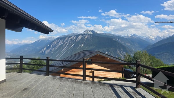 Chalet avec piscine extérieure à Randogne 4