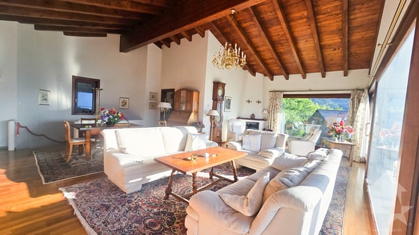 Chalet avec piscine extérieure à Randogne 9