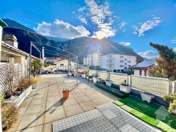 Spacieux attique au calme, parking, terrasse de 105 m2 et vue ! 5