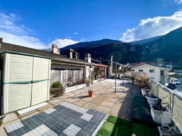 Spacieux attique au calme, parking, terrasse de 105 m2 et vue ! 6