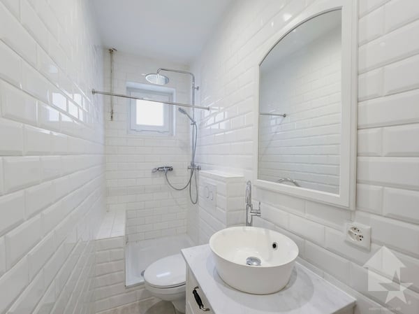Appartement de 2.5 pièces rénové avec garage box ! 8