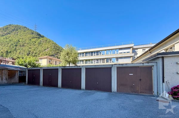 Appartement de 2.5 pièces rénové avec garage box ! 9