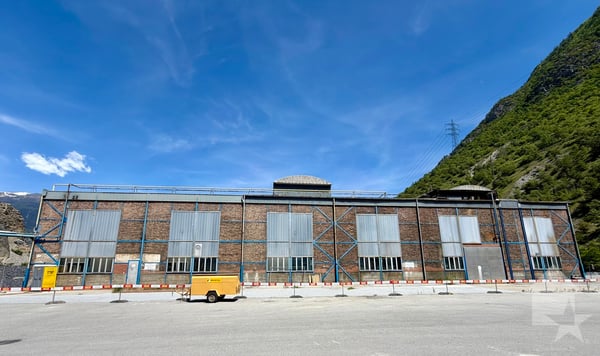 Halle industrielle de 20'500 m3 et de 2'130 m2 avec accès sécurisé 9