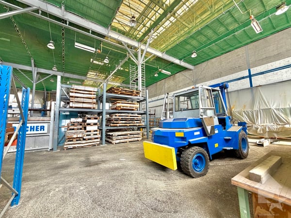 Halle industrielle de 20'500 m3 et de 2'130 m2 avec accès sécurisé 5