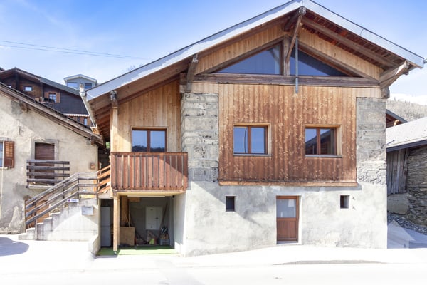 Grange rénovée de 4.5 pièces de 107 m2 habitables avec jardin de 40 m2 3