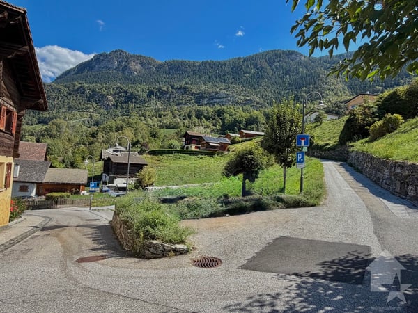 Terrain constructible avec 2 granges à rénover 6