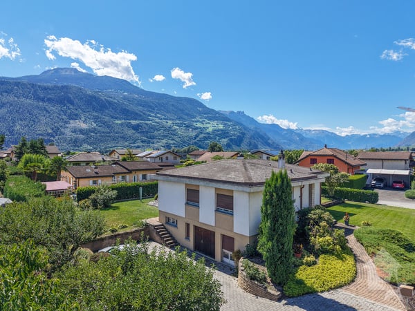 Charmante villa de 6.5 pcs avec magnifique jardin, situation idéale et calme 1