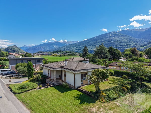 Charmante villa de 6.5 pcs avec magnifique jardin, situation idéale et calme 4