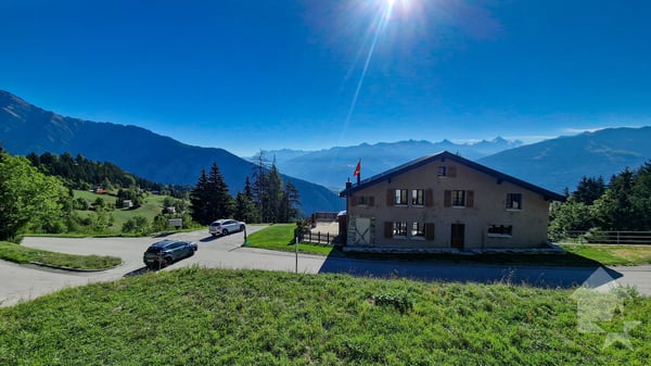 Maison mitoyenne refaite à neuf : calme, vue et ensoleillée 3