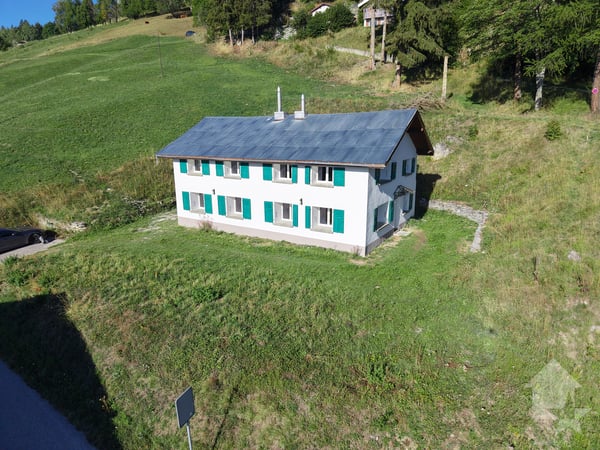 Maison mitoyenne refaite à neuf : calme, vue et ensoleillée 1
