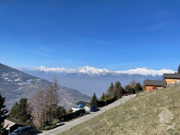 Magnifique terrain à bâtir avec permis de construire pour un chalet