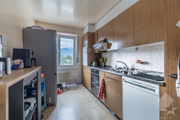 Spacieux 3.5 pièces avec balcon en plein centre-ville 4