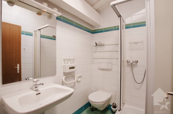 Spacieux attique en duplex de 7.5 pièces, 175 m², 4 salles de bains 12