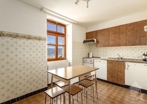 Maison villageoise à rénover, 10 pièces + locaux commerciaux, 400 m2 3